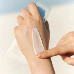 Kem Chống Nắng Phổ Rộng Dưỡng Ẩm SKIN1004 Madagascar Centella Hyalu-Cica Water-Fit Sun Serum SPF50+ PA++++ 50ml