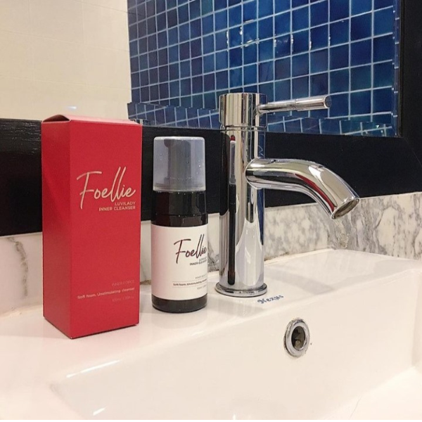 Dung dịch vệ sinh cân bằng độ PH Foellie Luvilady Inner Cleanser 100ml