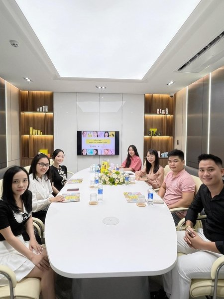 minie-cosmetics-hop-tac-voi-tiam