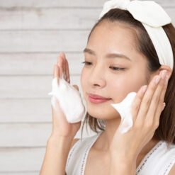 Sữa Rửa Mặt Ngừa Mụn, Sáng Da Hatomugi Acne Care & Facial Washing 130g